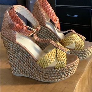 Aldo woven t-strap ratan wedges